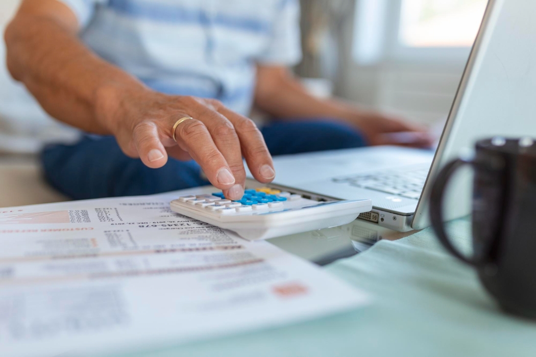 AXI Card: Cum sa ai bani intre salarii