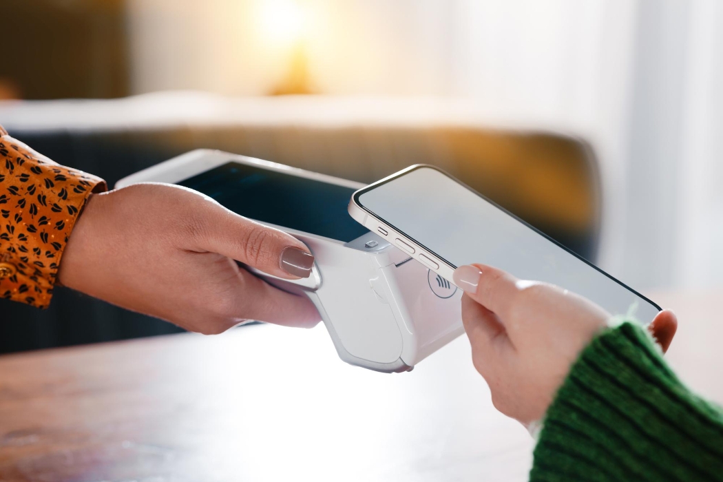 Cardul AXI este acum in Apple Pay!