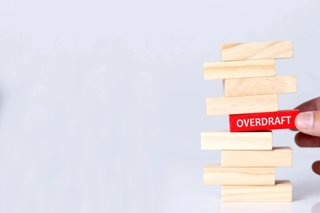 Overdraft: ce este, cum functioneaza, riscuri si avantaje