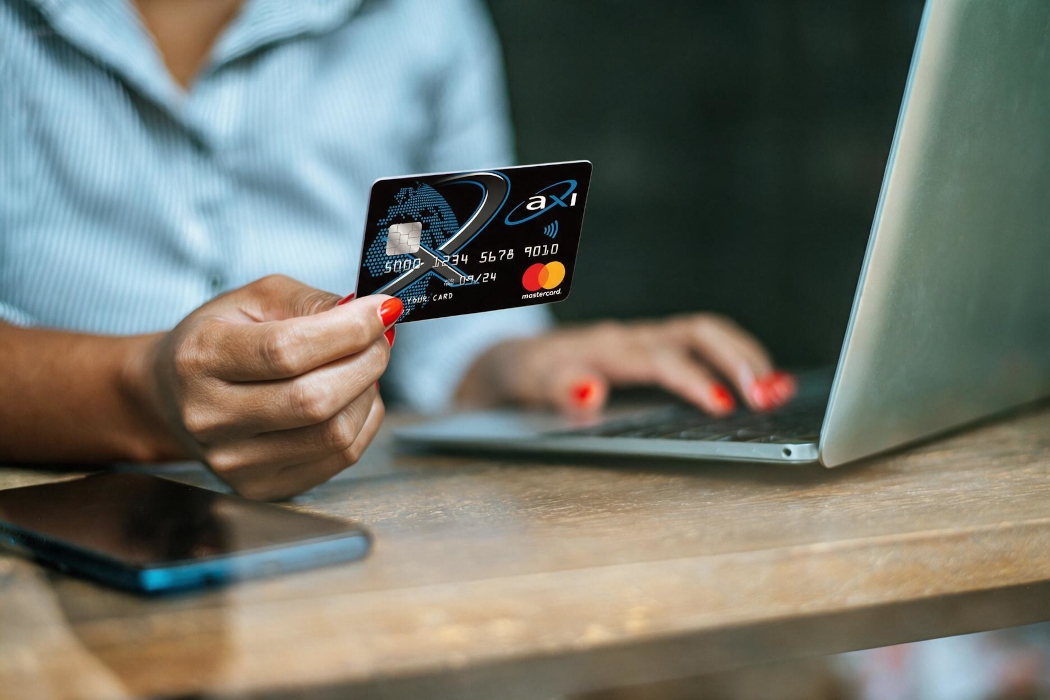 Rezolva problema soldului pe cardul de credit?